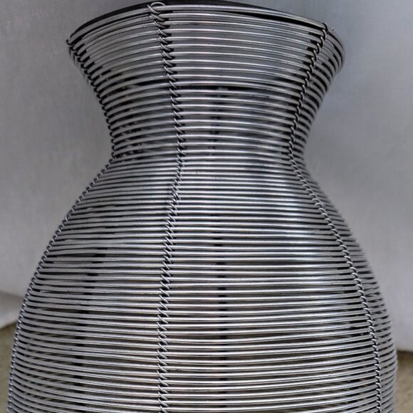 Handcrafted Metal Wire Vase – India-Made Decorative Modern Basket Style – 11.5" - Picture 1 of 7